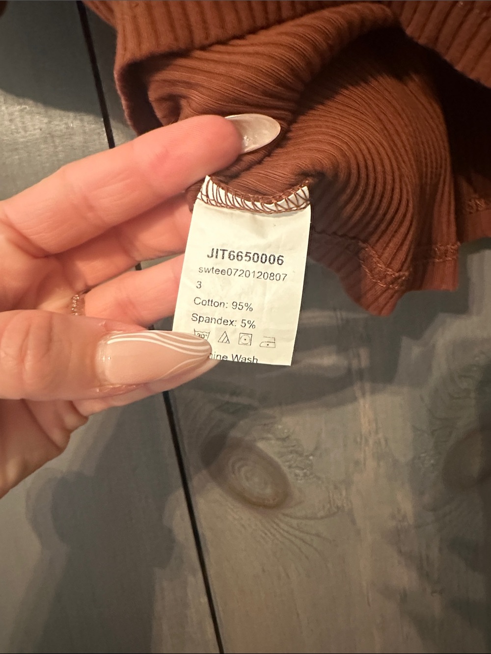 SHEIN Ribbed V-Neck Rust Crop Top - Picture 4 of 4